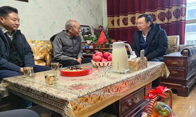 玉樹市四大班子領(lǐng)導(dǎo)開展走訪慰問活動